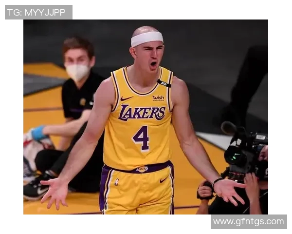 亚历克斯卡鲁索在NBA赛场上的精彩表现与职业生涯回顾